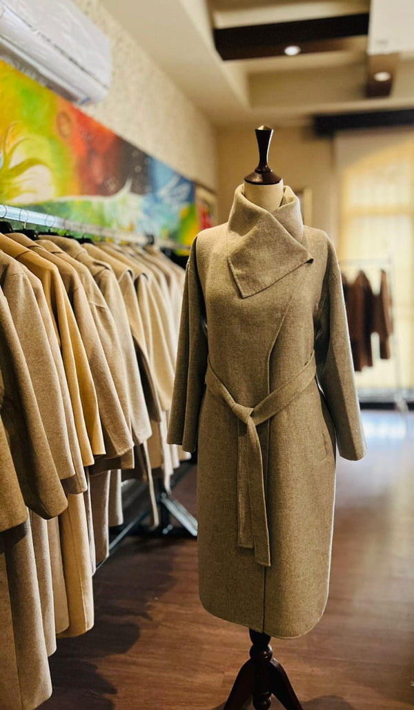 "Winter is here! ❄️❤️ Wrap yourself in style with our cozy winter coats! 🧥️✨ Available in ALL colors and sizes! 🌈👗 Plus, enjoy special offers on our entire winter collection! 🎁😍 Shop now and stay warm in style! 💃🏻