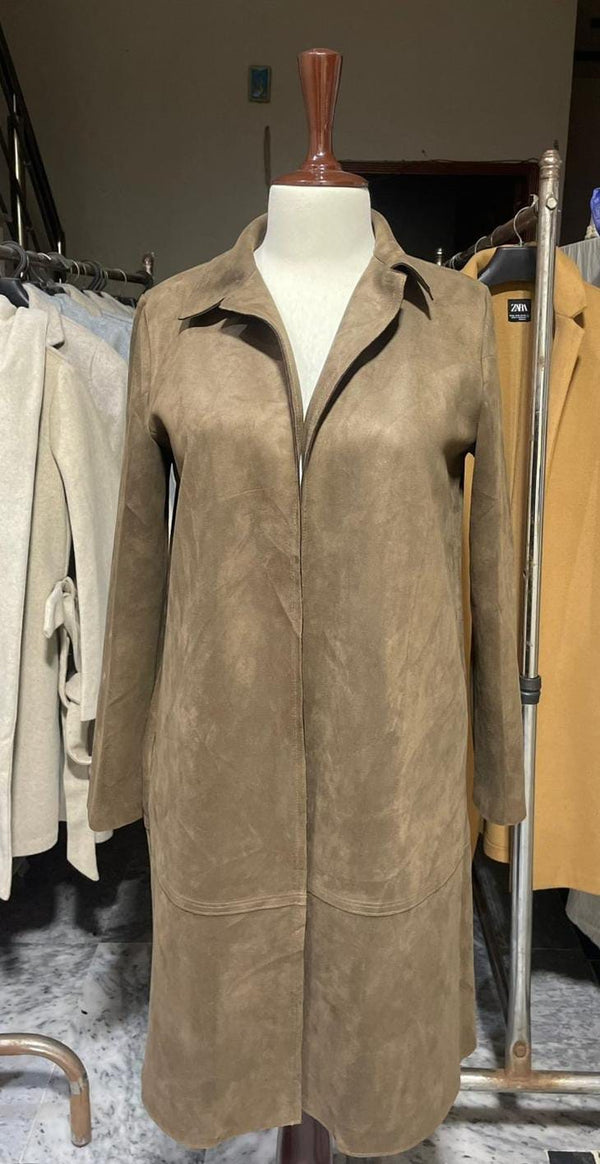 *SALE ALERT!* 🎉👗 *ZARA Teddy Suede Lapel Jacket - Size Medium* 💕👉 Get ready to slay the style game! 💃🏻
*Grab it now and shine!* 💫👗