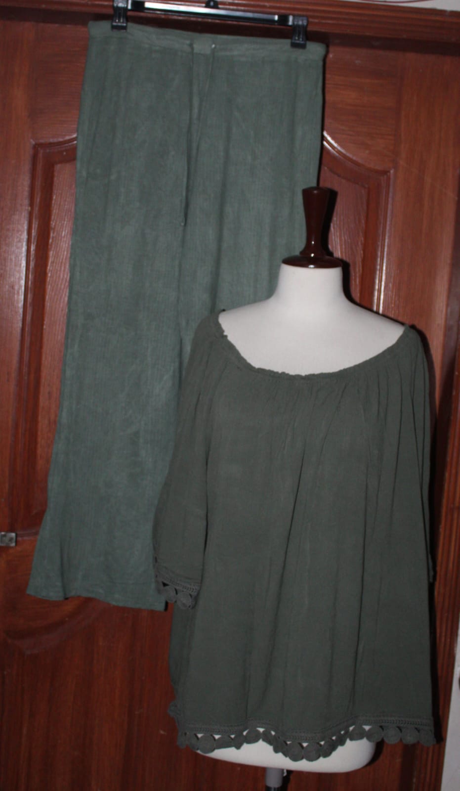 Stylish shoulder top & trouser