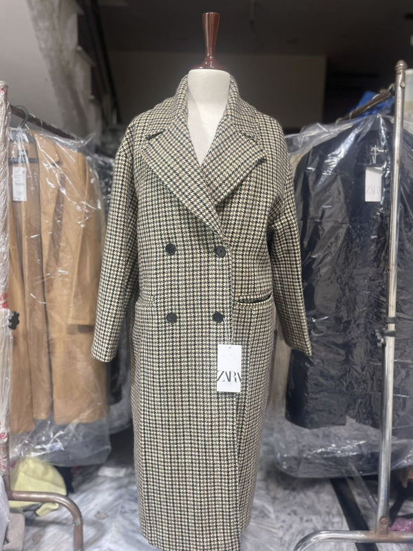 "Double the style, double the charm! 😍👗 *ZARA Double Breasted Coat* in Large size, now on sale! 💃🏻👉 Get ready to slay the fashion game! 💕